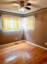 32200 Fairchild St in Westland, MI - Foto de edificio - Building Photo