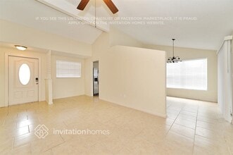 8229 Greenleaf Cir in Tampa, FL - Building Photo - Building Photo