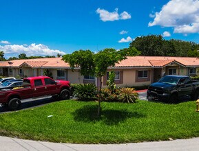 8430 NW 40th St Coral Springs, FL 33065 in Coral Springs, FL - Building Photo - Building Photo