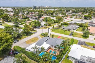 201 Calle Grande Dr in Hollywood, FL - Foto de edificio - Building Photo