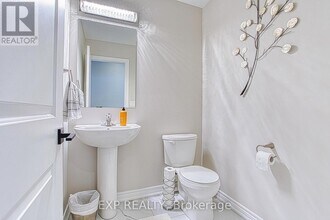 9 Lindsay Wy in Grimsby, ON - Building Photo - Building Photo