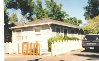 18421 Riverside Dr Apartamentos