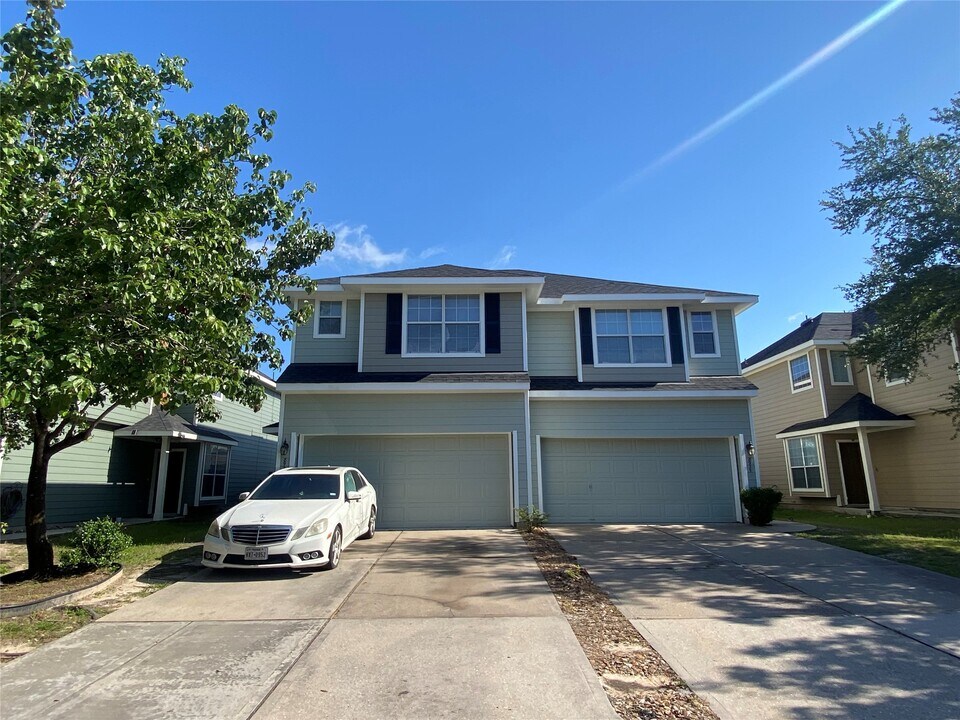 8925 Elm Drake Ln in Humble, TX - Building Photo