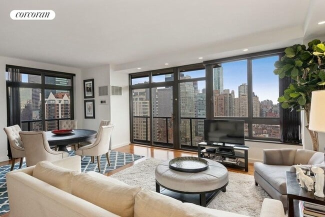 100 United Nations Plaza in New York, NY - Building Photo - Building Photo