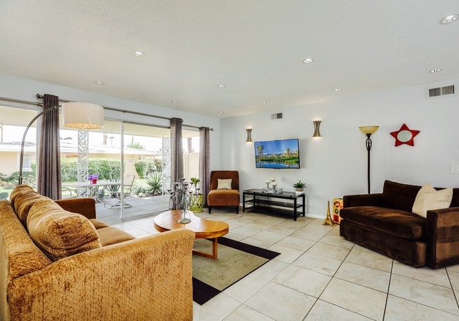 2210 S Calle Palo Fierro, Unit B in Palm Springs, CA - Building Photo - Building Photo