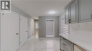 133 Wake Robin Dr in Kitchener, ON - Building Photo - Building Photo