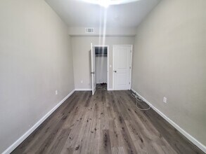 126 Wade St, Unit 5 in Jersey City, NJ - Building Photo - Building Photo