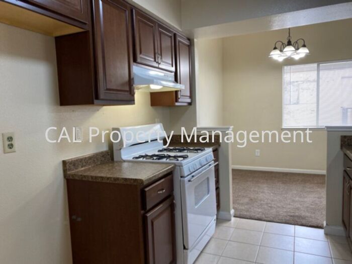 2434 N Main St in Salinas, CA - Foto de edificio
