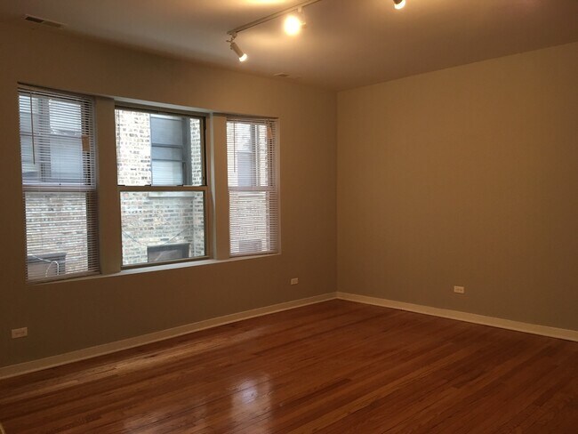 4740 N Malden St, Unit 1F in Chicago, IL - Building Photo - Building Photo