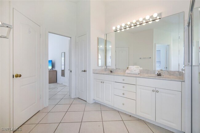 5110 Brixton Ct in Naples, FL - Building Photo - Building Photo