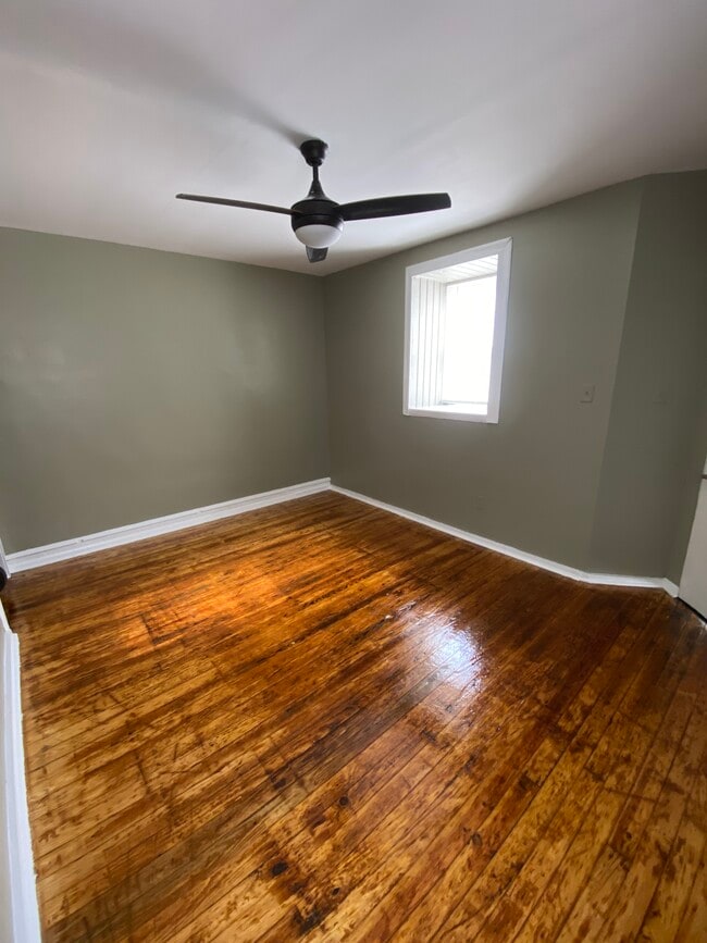 1839 S 56th St, Unit Apt 1 in Philadelphia, PA - Foto de edificio - Building Photo