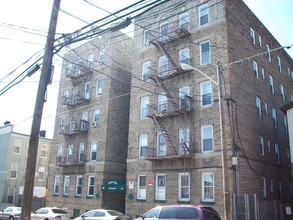 6th at West Hoboken - Union City, NJ in Union City, NJ - Foto de edificio - Building Photo