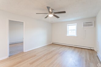 Riveredge Square Apartments in Spring City, PA - Building Photo - Building Photo