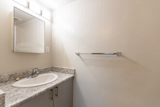 2250 Kennedy Rd in Toronto, ON - Building Photo - Building Photo