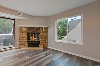 5250 S Huron Way, Unit 1-204 in Littleton, CO - Building Photo - Building Photo