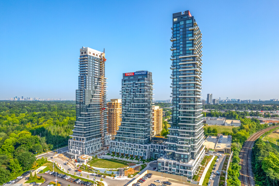 Auberge on the Park in Toronto, ON - Building Photo