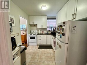 6 Meadowbrook Rd in Toronto, ON - Building Photo - Building Photo