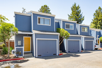 Walkham Townhomes in Santa Rosa, CA - Building Photo - Building Photo