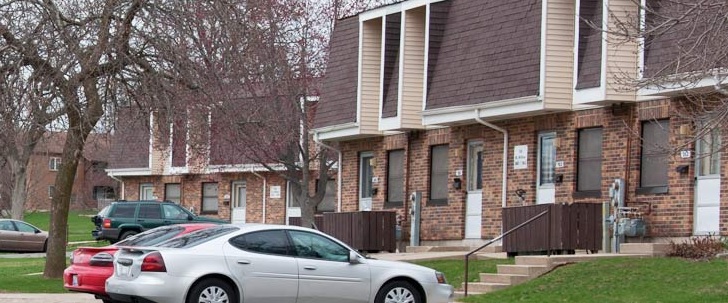 Willow Apartments in Freeport, IL - Building Photo