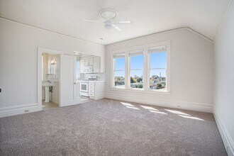 1828 Clinton Ave in Alameda, CA - Building Photo - Building Photo