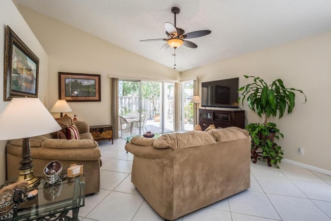 20 Commodore Pl in Palm Beach Gardens, FL - Foto de edificio - Building Photo