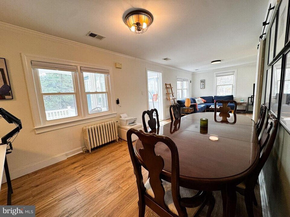 10712 Warwick Ave in Fairfax, VA - Building Photo