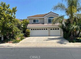 24614 Cll Ardilla in Calabasas, CA - Building Photo