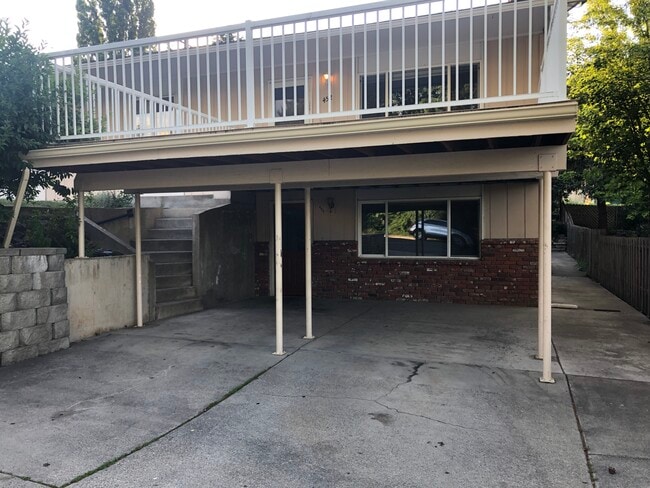 450 NW Larry St, Unit Lower