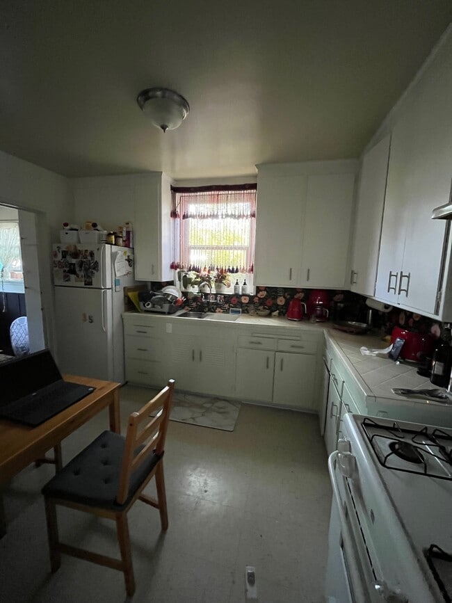 4143 Jasmine Ave, Unit 4145