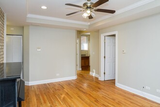 1642.5 W Greenleaf Ave in Chicago, IL - Building Photo - Building Photo