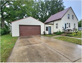 3322 Palmer St in Lansing, MI - Building Photo