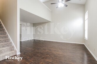 8145 Maple Stream Ln in Indianapolis, IN - Foto de edificio - Building Photo