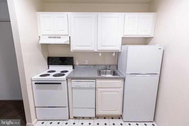2311 Spruce St in Philadelphia, PA - Building Photo - Building Photo