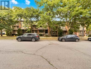 30 Hickory St E in Waterloo, ON - Building Photo - Building Photo