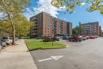 Cooperative Building in Jamaica, NY - Building Photo - Building Photo