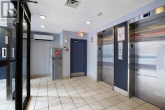 200 Bay St in Ottawa, ON - Building Photo - Building Photo