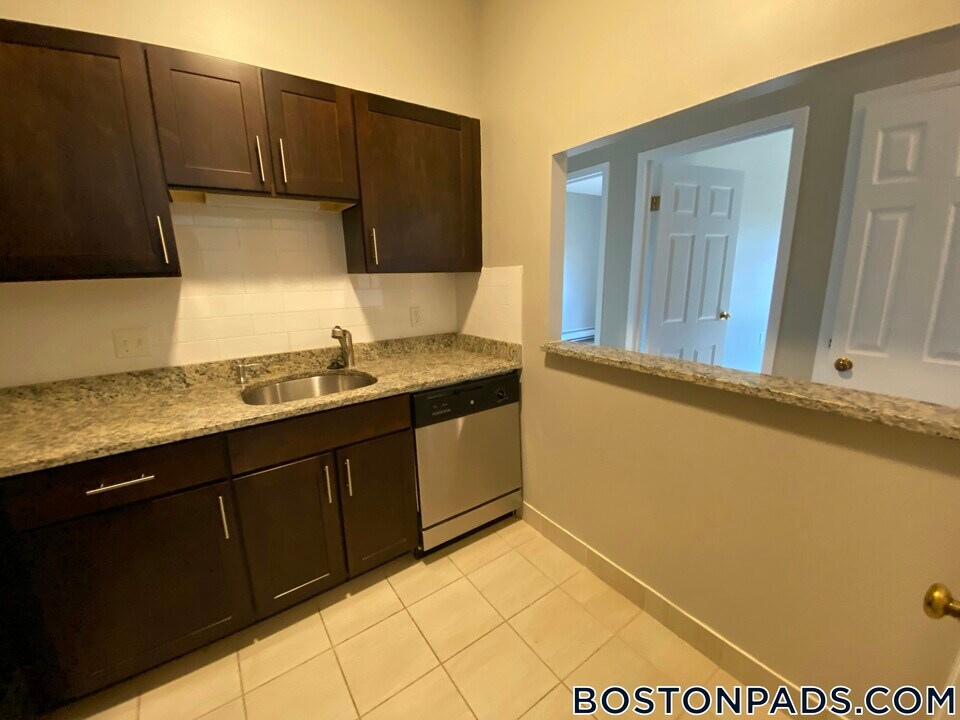 757 Highland Ave in Needham, MA - Building Photo