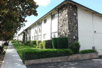 Florentine Villa Apartments in San Jose, CA - Foto de edificio - Building Photo