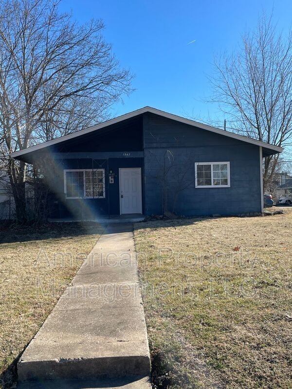property at 1547 S Knoxville Ave