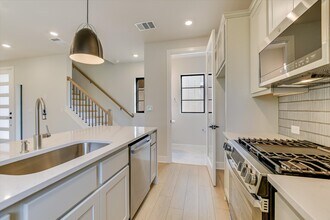 114 Lightsey Rd in Austin, TX - Building Photo - Building Photo