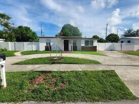 1754 NE 48th Ct in Pompano Beach, FL - Building Photo