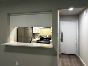 6050 Melody Ln in Dallas, TX - Building Photo - Building Photo
