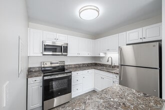 Holiday Manor in West Haven, CT - Foto de edificio - Interior Photo