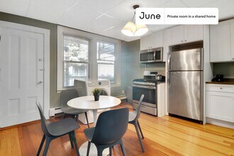 Private bedroom in 4 bed/1 bath Home in Boston, MA - Building Photo - Building Photo