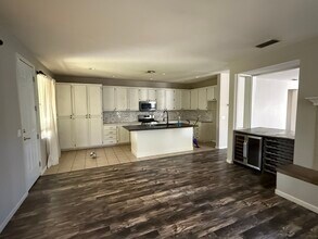 9644 Crisswell Dr in Elk Grove, CA - Building Photo - Building Photo