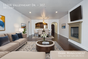 13308 Valleyheart Dr in Los Angeles, CA - Building Photo - Building Photo