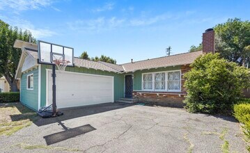 22712 Leonora Dr in Woodland Hills, CA - Foto de edificio - Building Photo