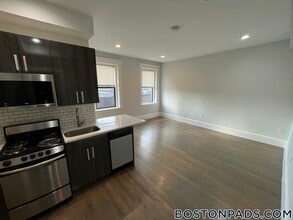 11 Queensberry St in Boston, MA - Building Photo - Building Photo