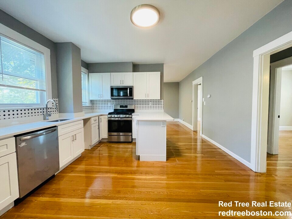 187 Fellsway W, Unit 2 in Medford, MA - Foto de edificio