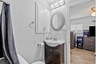 9611 Teasdale Terrace in Austin, TX - Building Photo - Building Photo